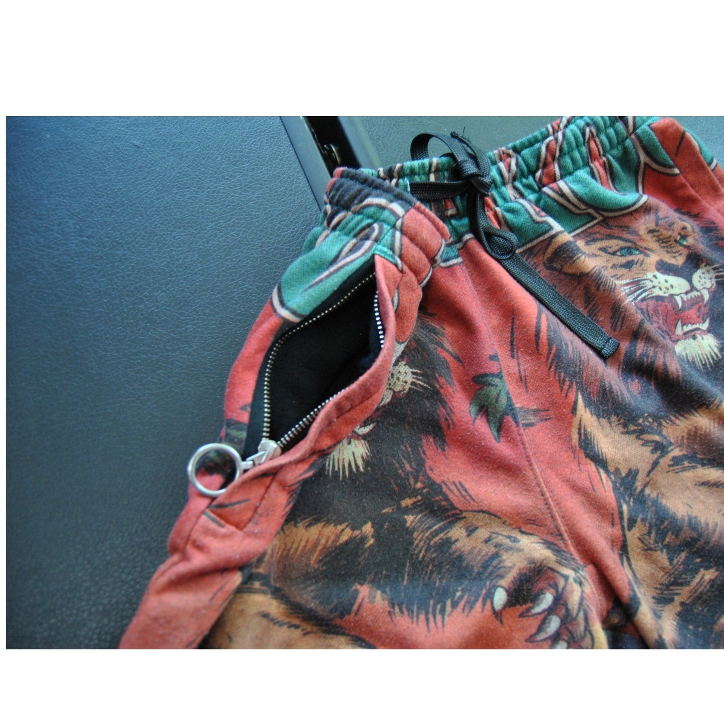Akoo Hunter Trapper Small Lion & design Pattern Shorts w/ Pockets