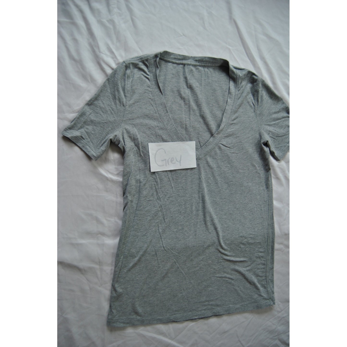 Lululemon Gray Love V-Neck Short Sleeve Shirt X-Small Fit (No Tag)