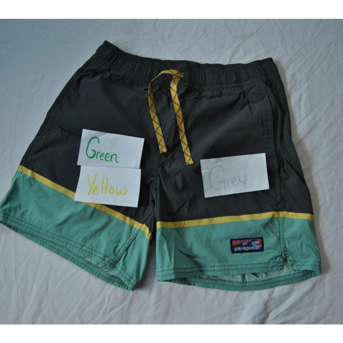 Patagonia Wavefarer Volley Gray Teal & Yellow 5" Shorts Small