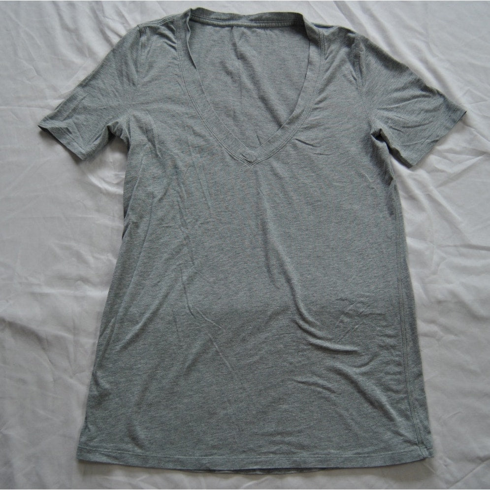 Lululemon Gray Love V-Neck Short Sleeve Shirt X-Small Fit (No Tag)