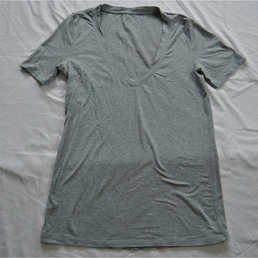 Lululemon Gray Love V-Neck Short Sleeve Shirt X-Small Fit (No Tag)