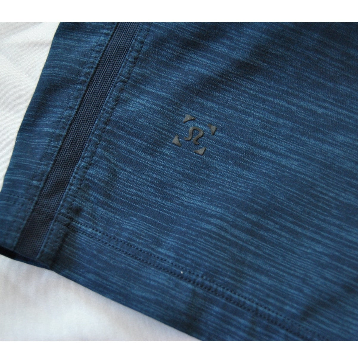 Lululemon Navy Blue X-Small 9" Inseam Lined Blue Shorts w/ Pockets
