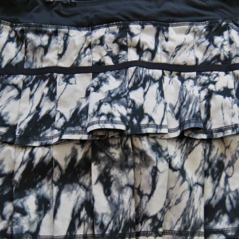 Lululemon Black White Size: 6 Skirt