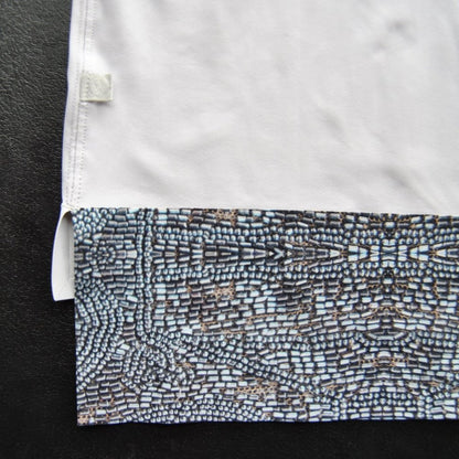 Lululemon Graphic Design White Short Sleeve Shirt Size: 20 inches x 26.5 inches