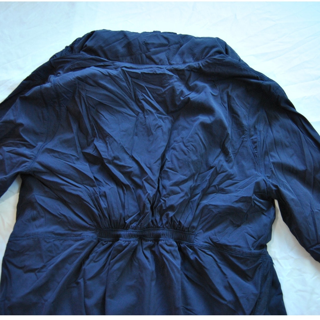 Lululemon Windbreaker with Hideaway Hoodie Size 10 Dark Blue