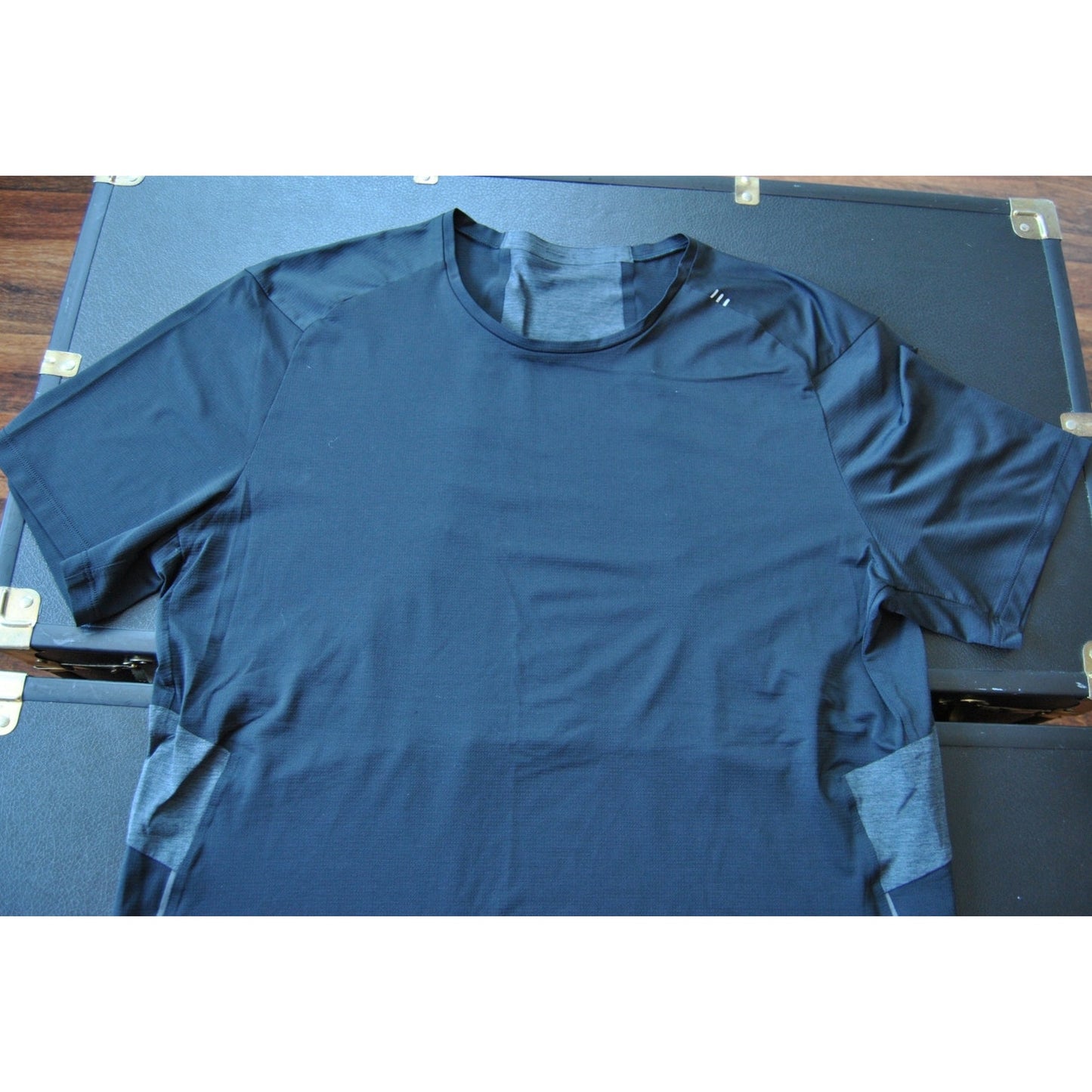 Lululemon Large/X-Large Black & Gray Two-tone Short Sleeve Shirt