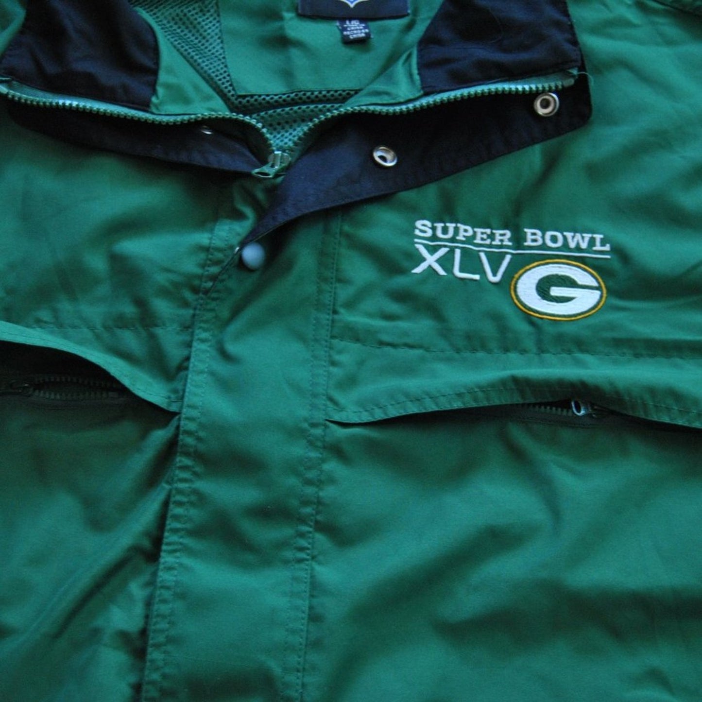 Green Bay Packers XLV NFL Large Green Windbreaker w/ Hideaway Hood