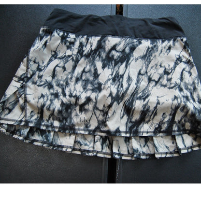 Lululemon Black White Size: 6 Skirt