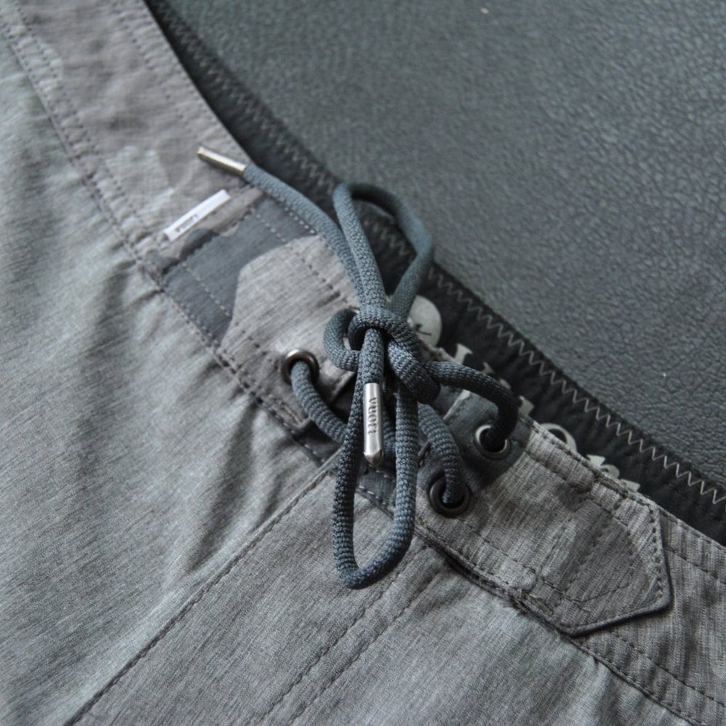 Vuori Sonic Seamless Board Shorts Gray Size 32