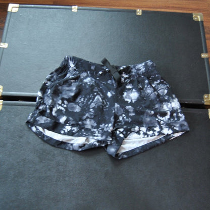 Lululemon Shorts Size 6 Black White Gray Camo
