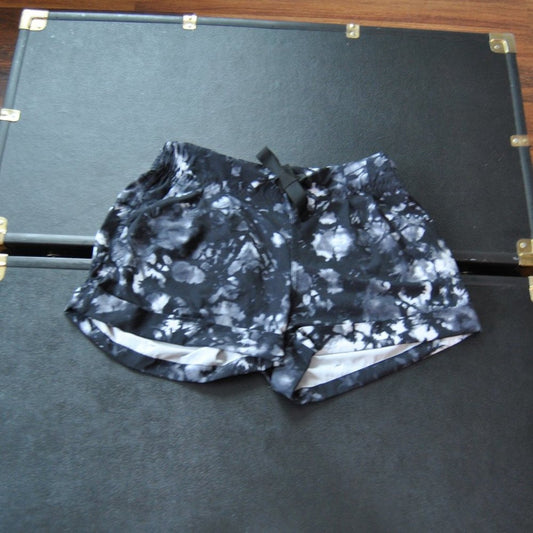 Lululemon Shorts Size 6 Black White Gray Camo