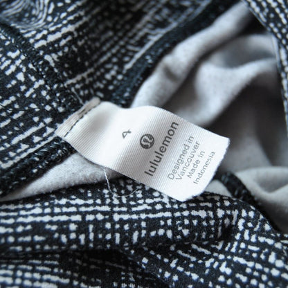 Lululemon Athletica Size 4 Turtle Neck Pullover Sweater Black & White Design