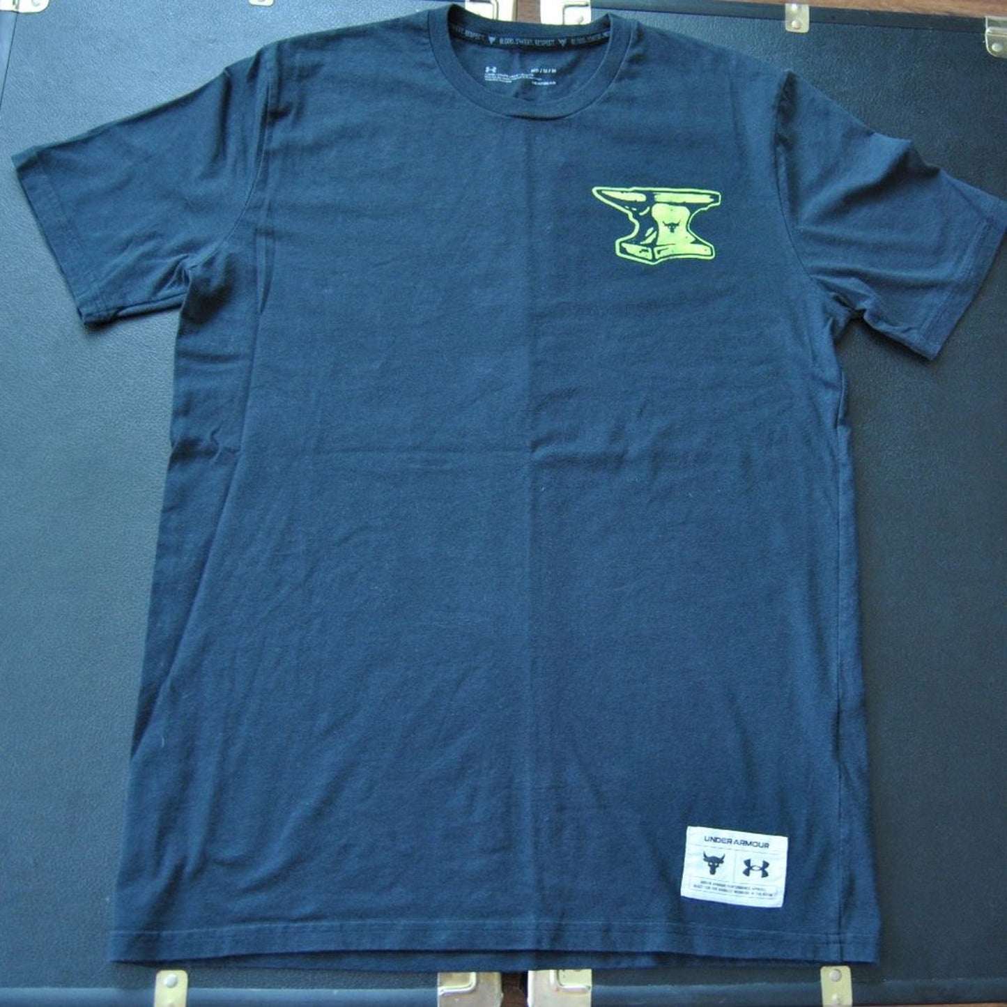 Project Rock Under Armour Iron Paradise Wrecking Crew Medium Black SS Shirt