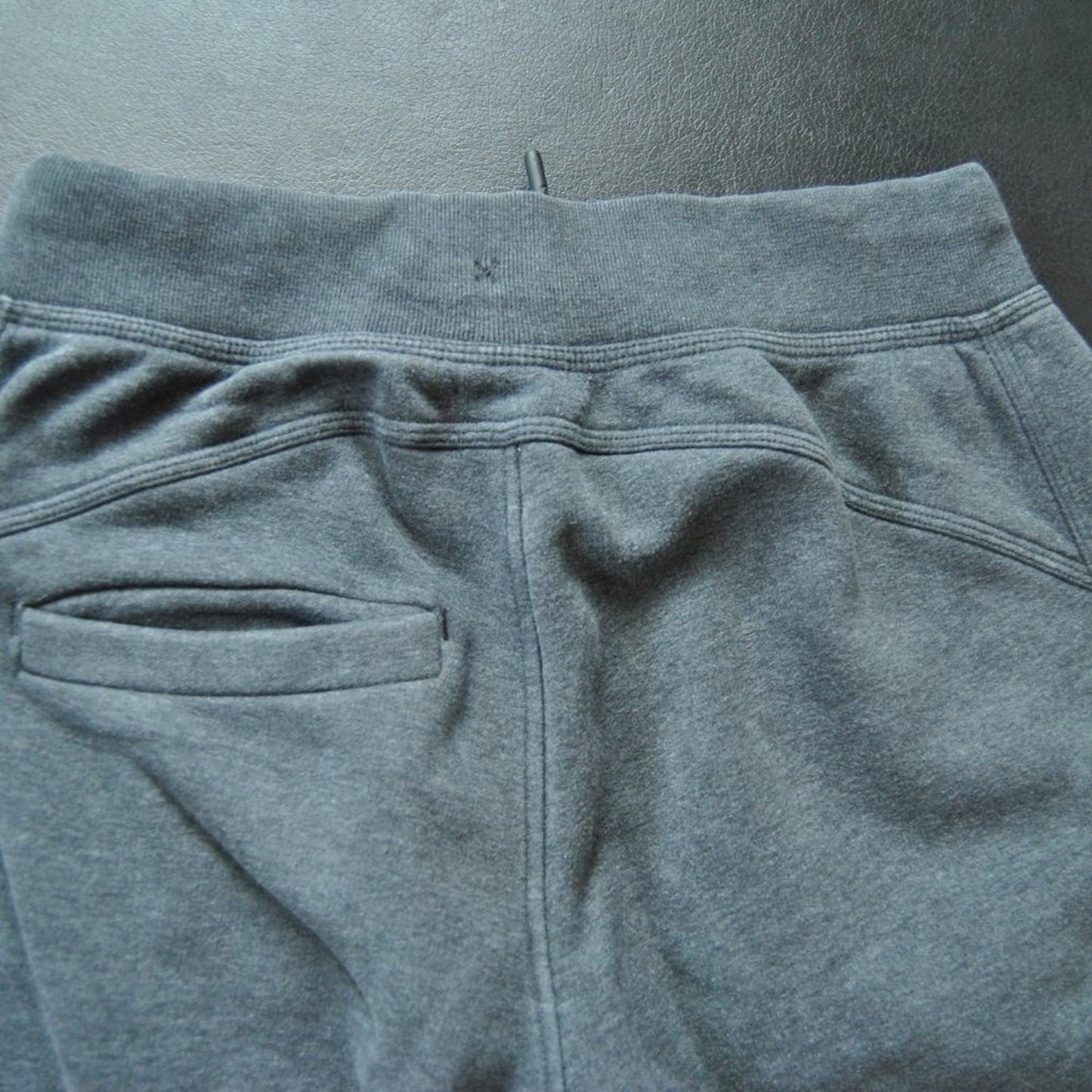 Lululemon Gray Thick Sweatpants Medium (Fit, no Tag)