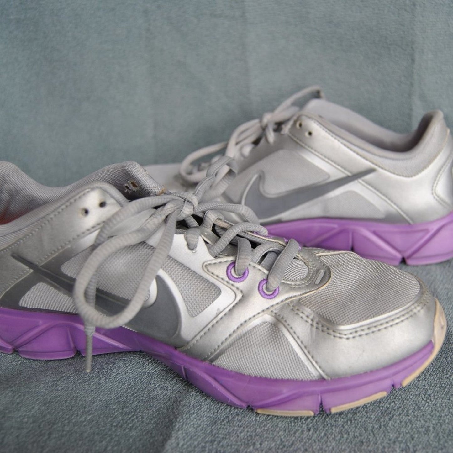 Nike Flywire Quick Fit Silver & Purple Athletic Shoes Size: 7 Women's