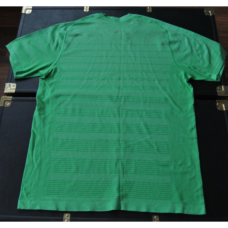 Lululemon Large Fit Green Athletic Short Sleeve Shirt
