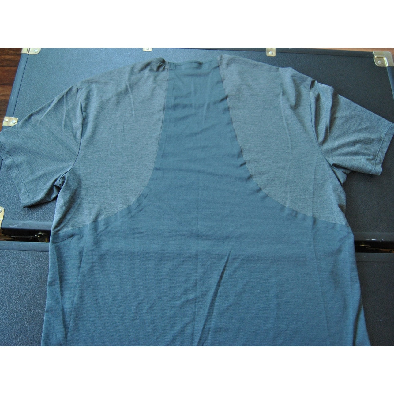 Lululemon Medium/Large Gray & Black Two-tone Short Sleeve Shirt