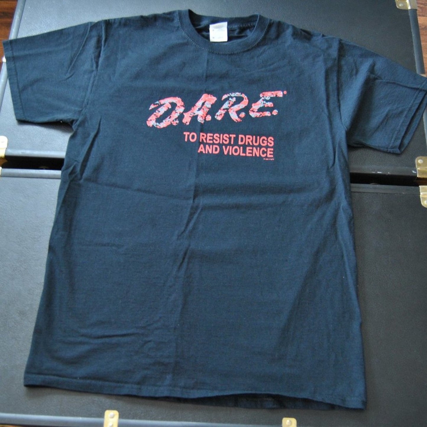 DARE to Resist Drugs & Violence Short Sleeve Shirt Medium Black & Red