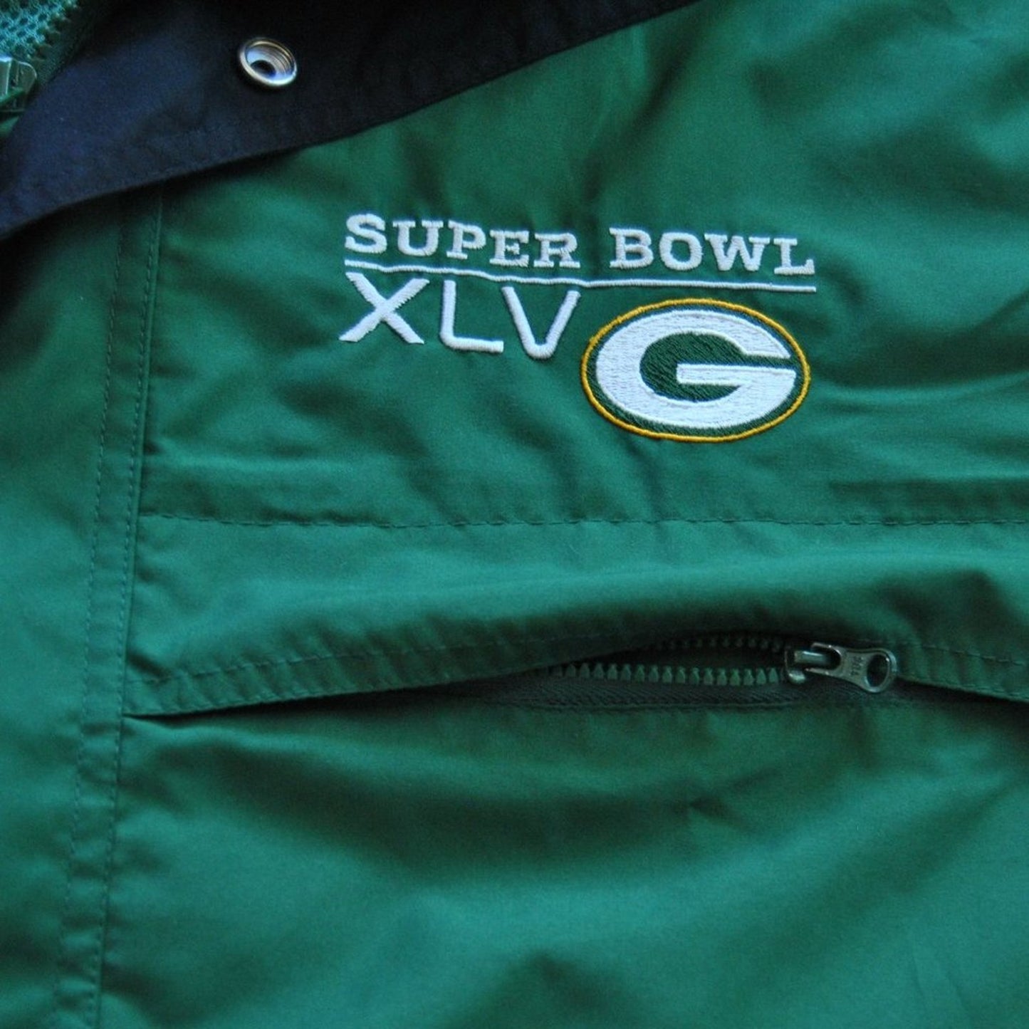 Green Bay Packers XLV NFL Large Green Windbreaker w/ Hideaway Hood