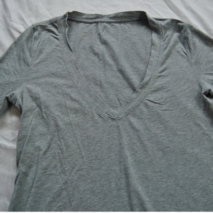 Lululemon Gray Love V-Neck Short Sleeve Shirt X-Small Fit (No Tag)