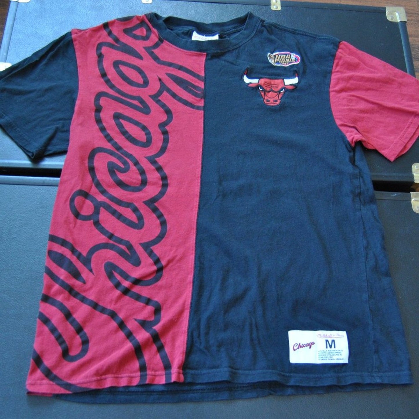 Chicago Bulls Mitchell & Ness NBA Finals 1996 Medium Red & Black Short Sleeve