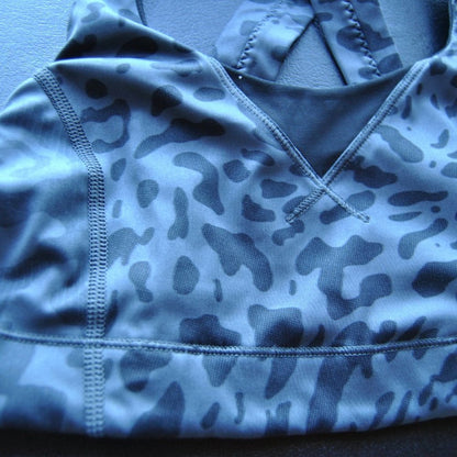 Lululemon Gray & Black Animal Print Sports Bra Size: 4 (X-Small)