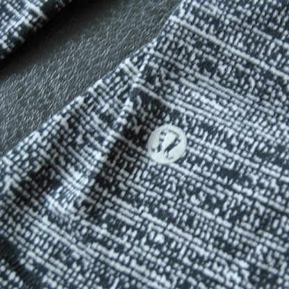 Lululemon Athletica Size 4 Turtle Neck Pullover Sweater Black & White Design