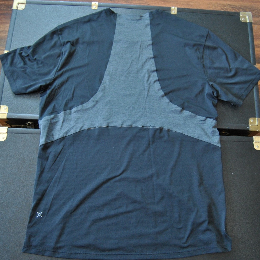 Lululemon Large/X-Large Black & Gray Two-tone Short Sleeve Shirt
