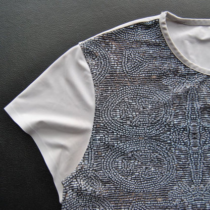 Lululemon Graphic Design White Short Sleeve Shirt Size: 20 inches x 26.5 inches