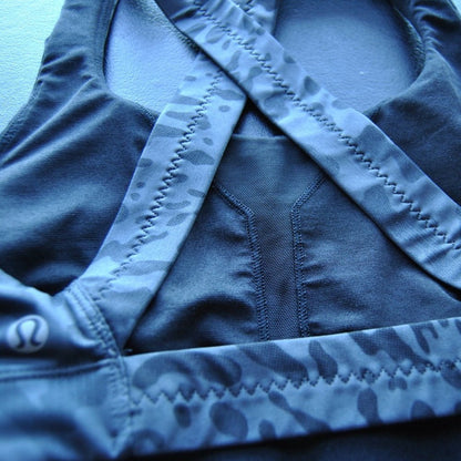 Lululemon Gray & Black Animal Print Sports Bra Size: 4 (X-Small)