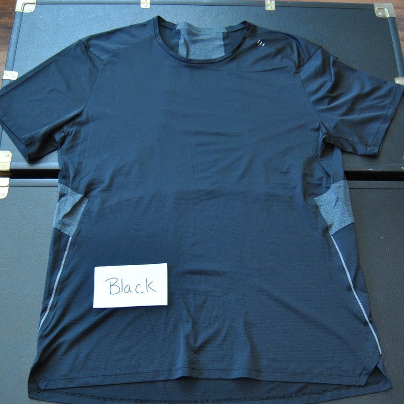 Lululemon Large/X-Large Black & Gray Two-tone Short Sleeve Shirt