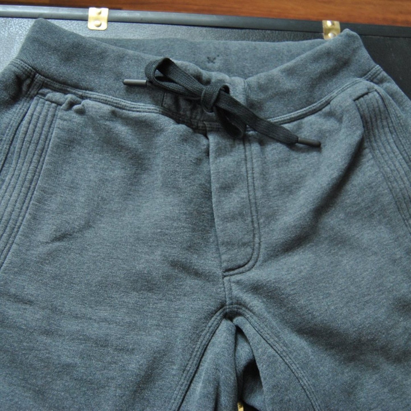 Lululemon Gray Thick Sweatpants Medium (Fit, no Tag)