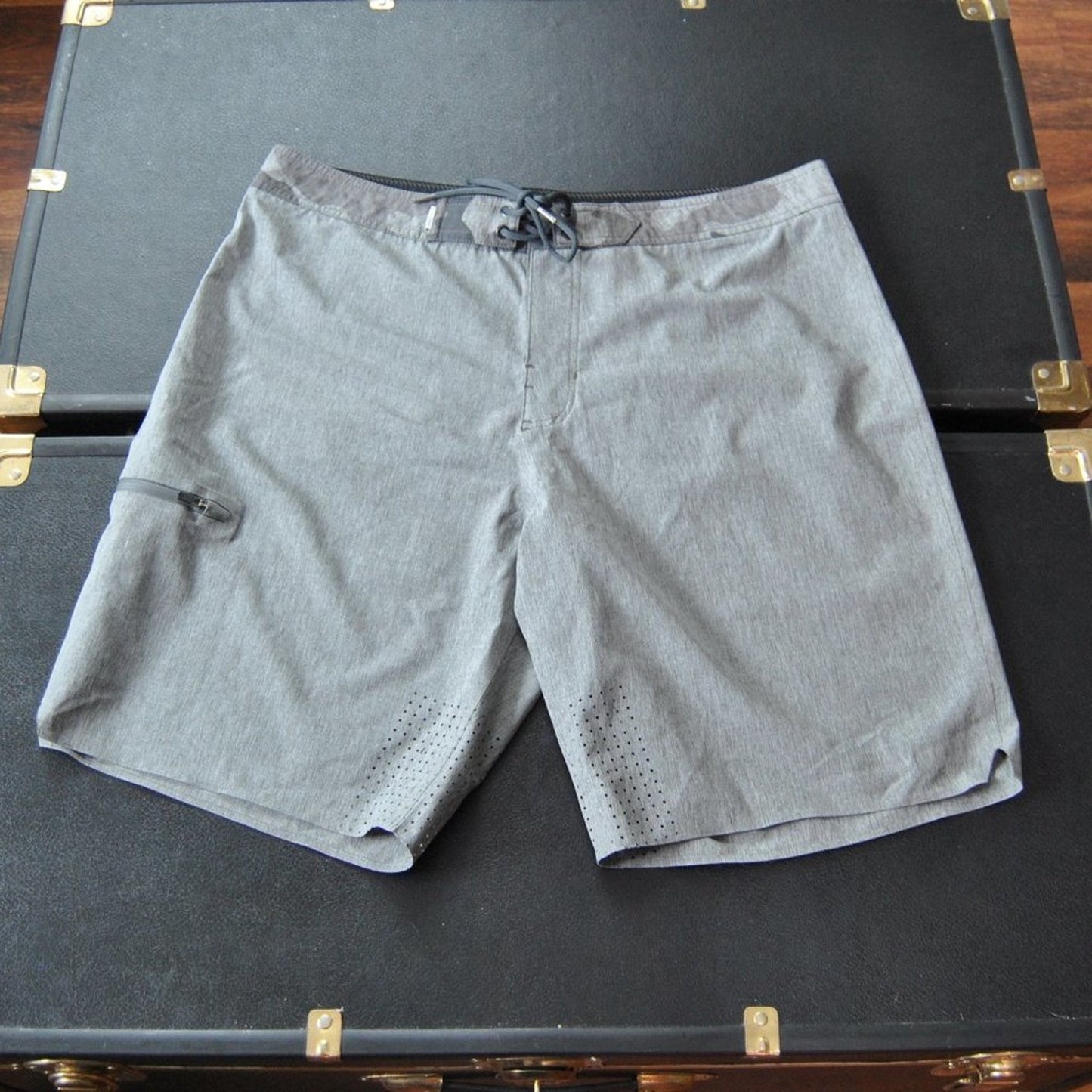 Vuori Sonic Seamless Board Shorts Gray Size 32