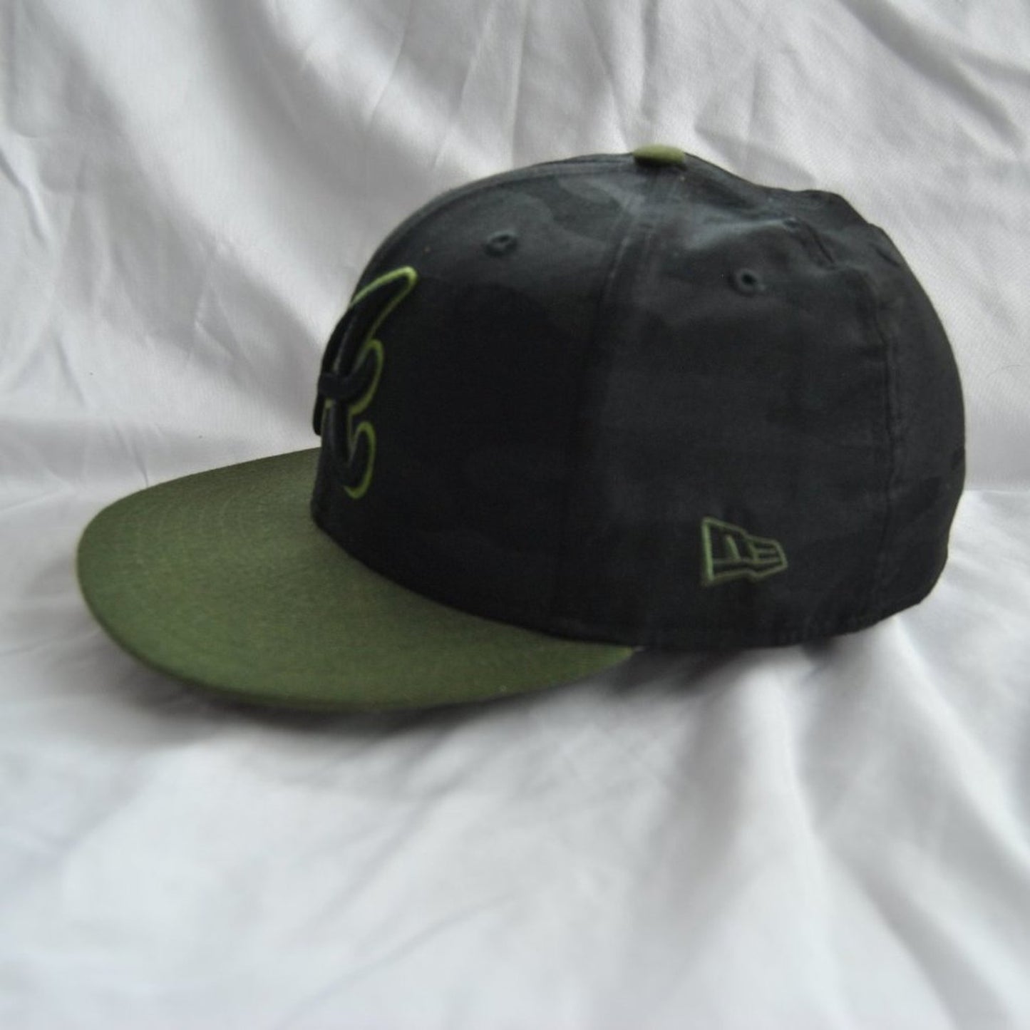 Atlanta Braves MLB Player Hat Fitted 7 3/8 Bradley Camo Black