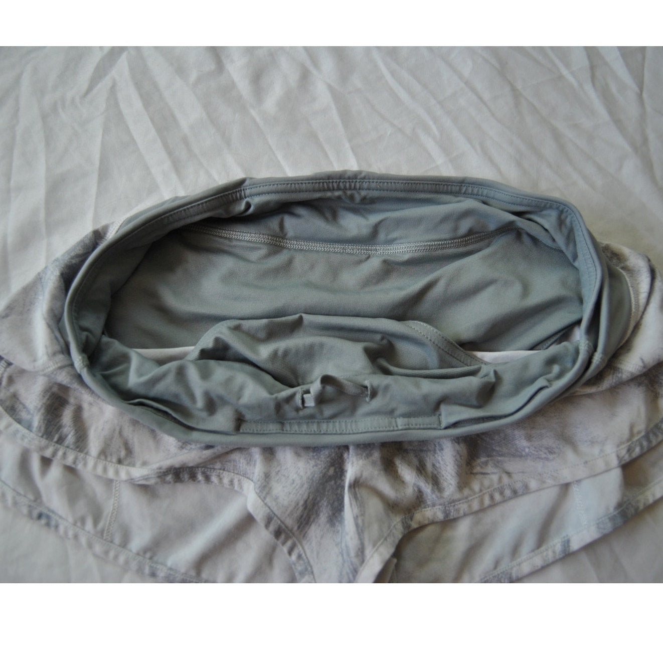 Lululemon Speed Up Low-Rise Lined Short 2.5" Size 8