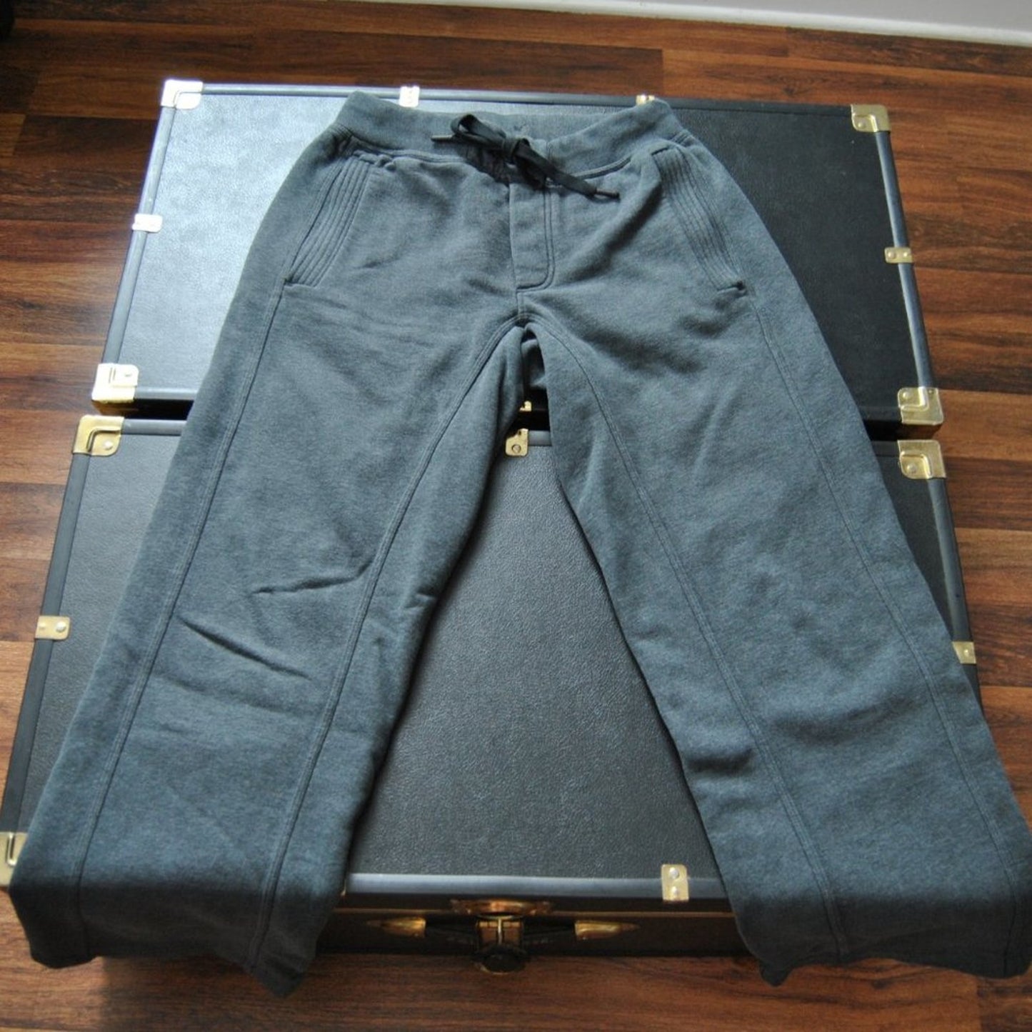 Lululemon Gray Thick Sweatpants Medium (Fit, no Tag)