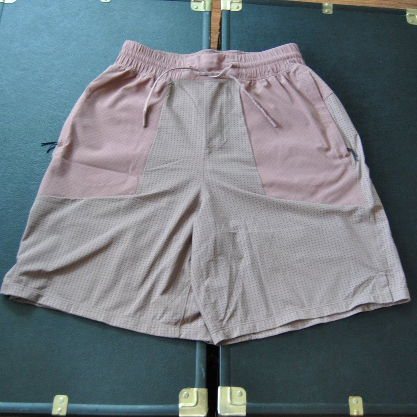 Lululemon Small Step Back Jump Mesh Athletic Short Dust Red 8" Inseam