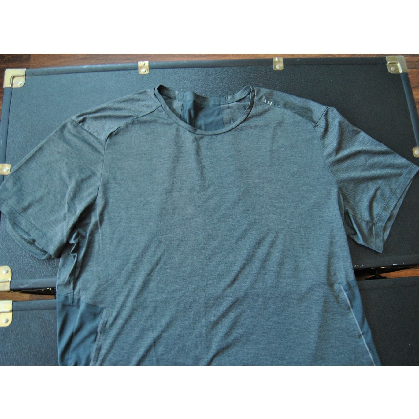 Lululemon Medium/Large Gray & Black Two-tone Short Sleeve Shirt
