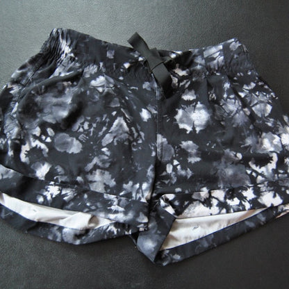 Lululemon Shorts Size 6 Black White Gray Camo