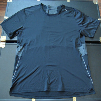 Lululemon Large/X-Large Black & Gray Two-tone Short Sleeve Shirt