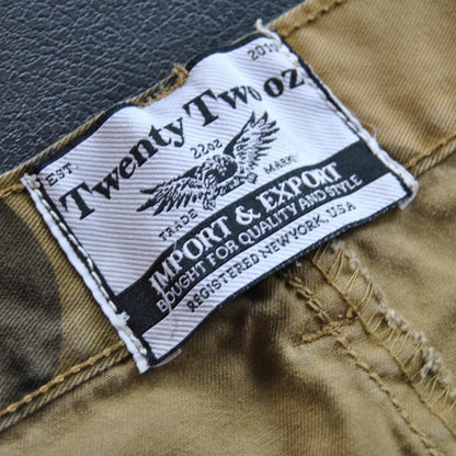 Twenty Two Oz Green Camo with White Paint Splatters Style Pants 42/32