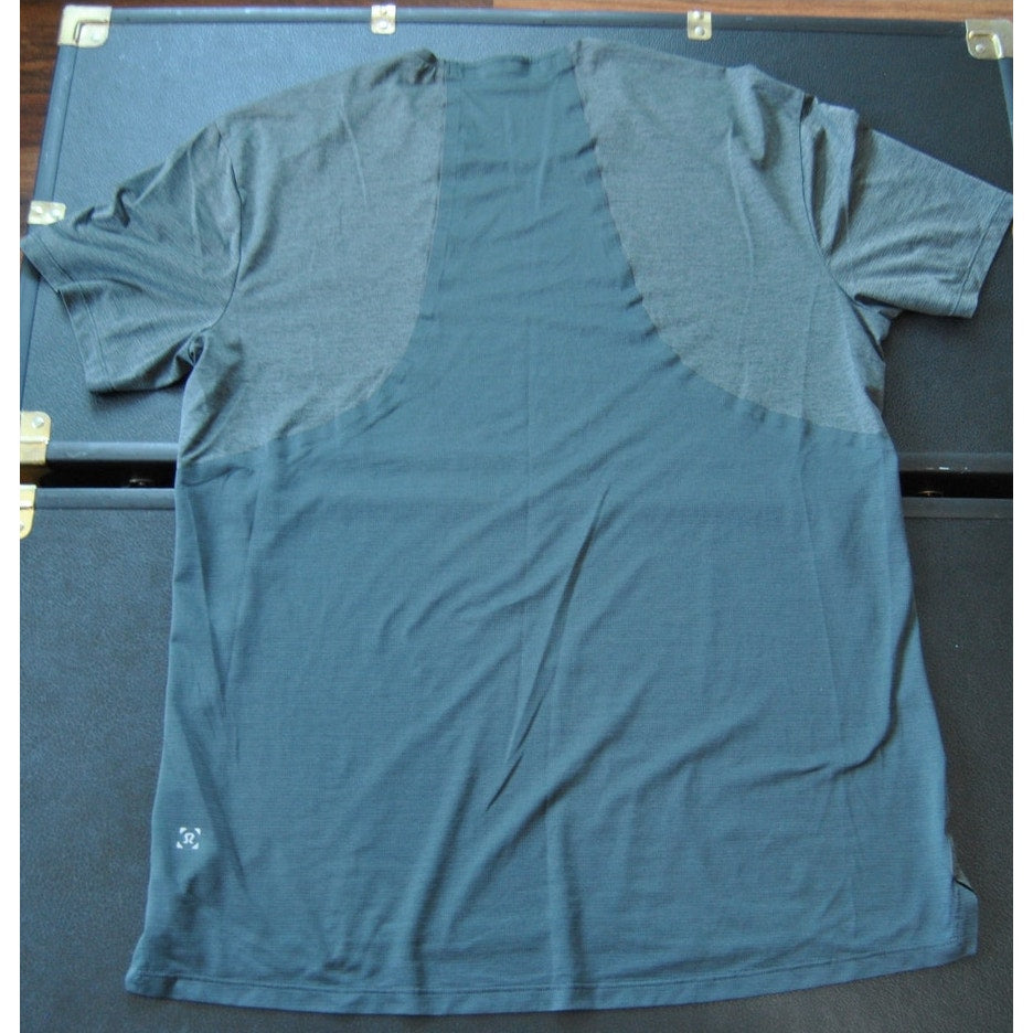 Lululemon Medium/Large Gray & Black Two-tone Short Sleeve Shirt