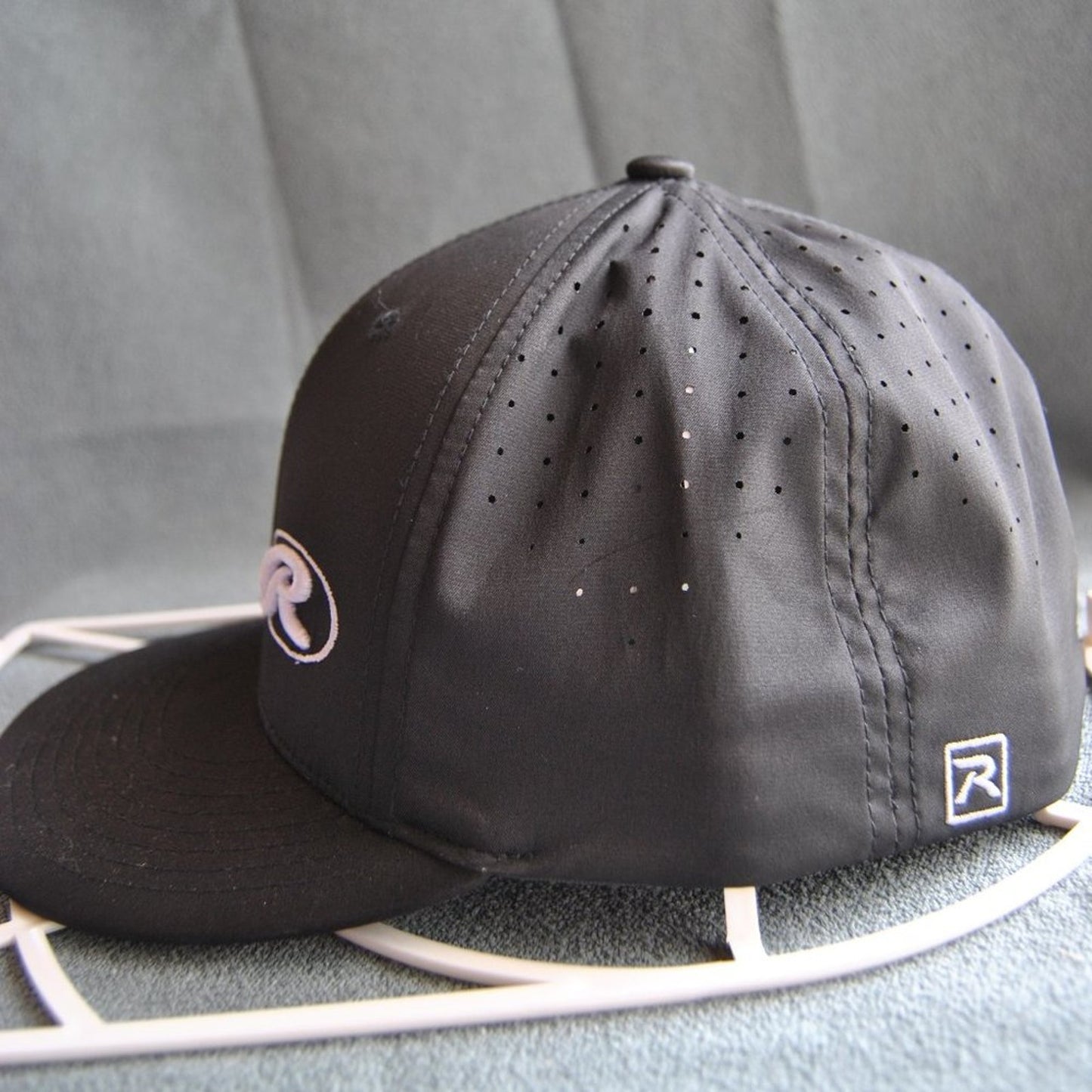 Rawlings Black & White Fitted Hat Size: Small/Medium