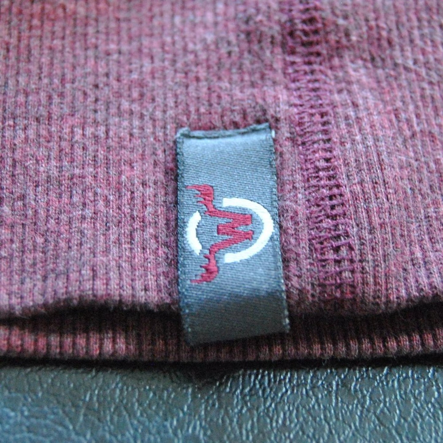 Moosejaw Mountaineering Medium Crewneck Sweater with Pockets Maroon