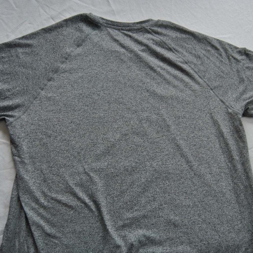 Rhone Large Gray Short Sleeve Shirt