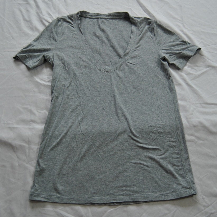Lululemon Gray Love V-Neck Short Sleeve Shirt X-Small Fit (No Tag)