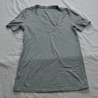 Lululemon Gray Love V-Neck Short Sleeve Shirt X-Small Fit (No Tag)