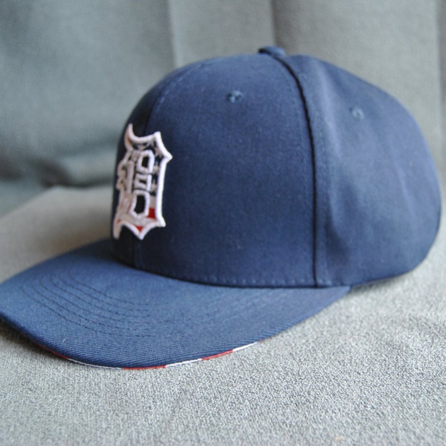 Detroit Tigers American Flag Brim Miller Light Snapback Hat