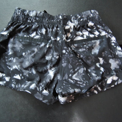 Lululemon Shorts Size 6 Black White Gray Camo