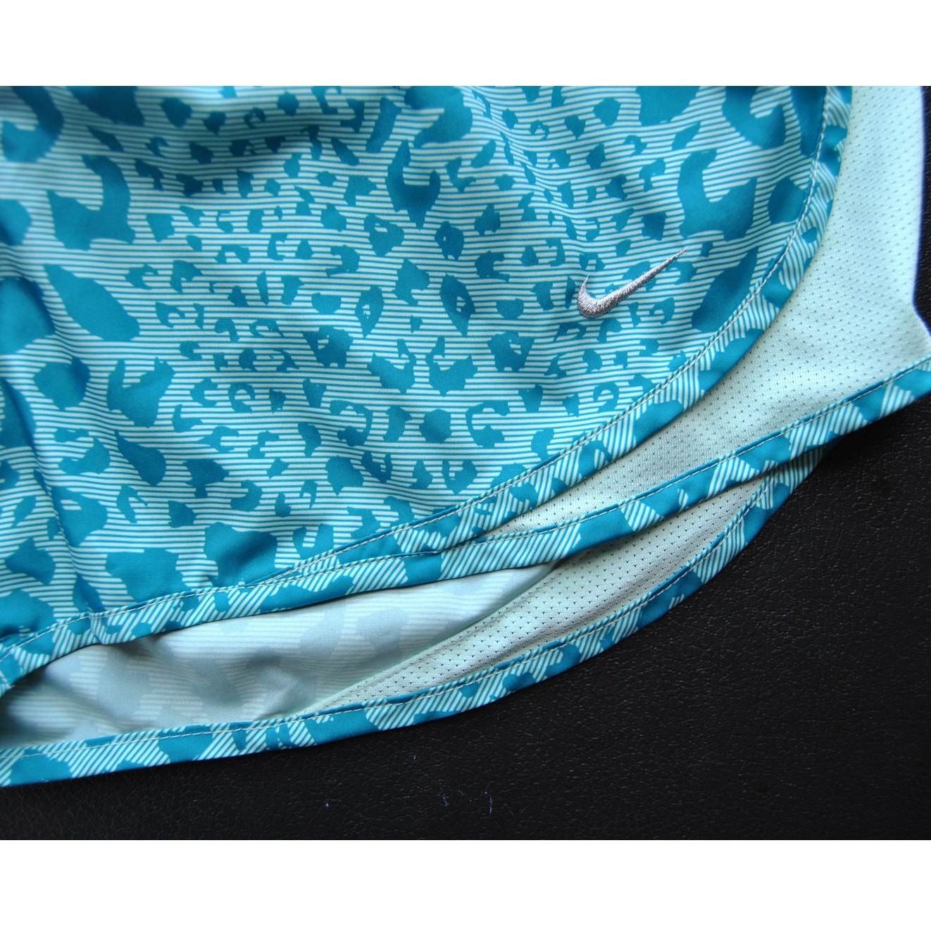 Nike Small Two Toned Blue Lined Shorts